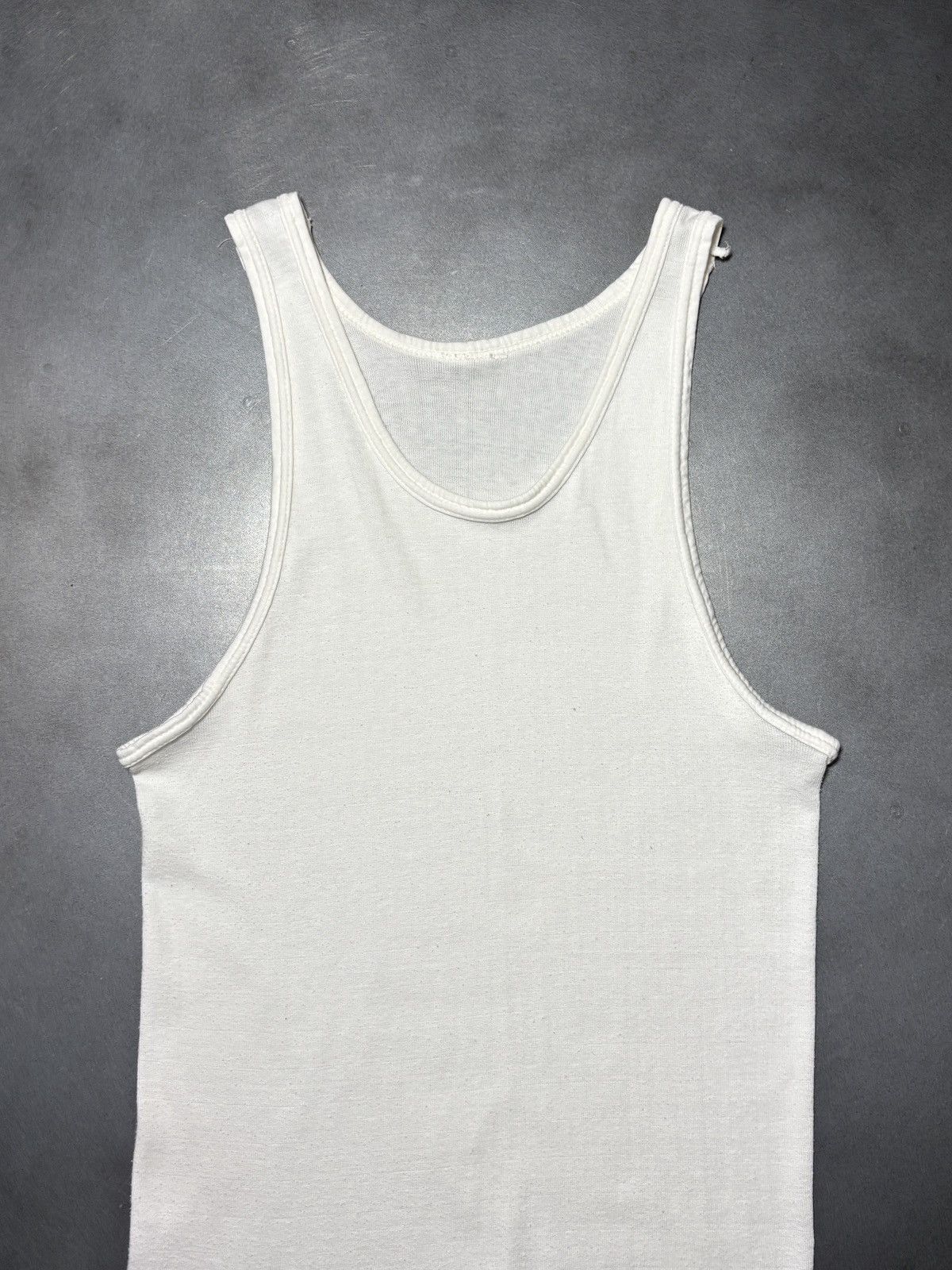 Vintage 1980s Vintage Tank Top Unbranded Sleeveless Blank Tee Shirt Size US S / EU 44-46 / 1 - 1 Thumbnail