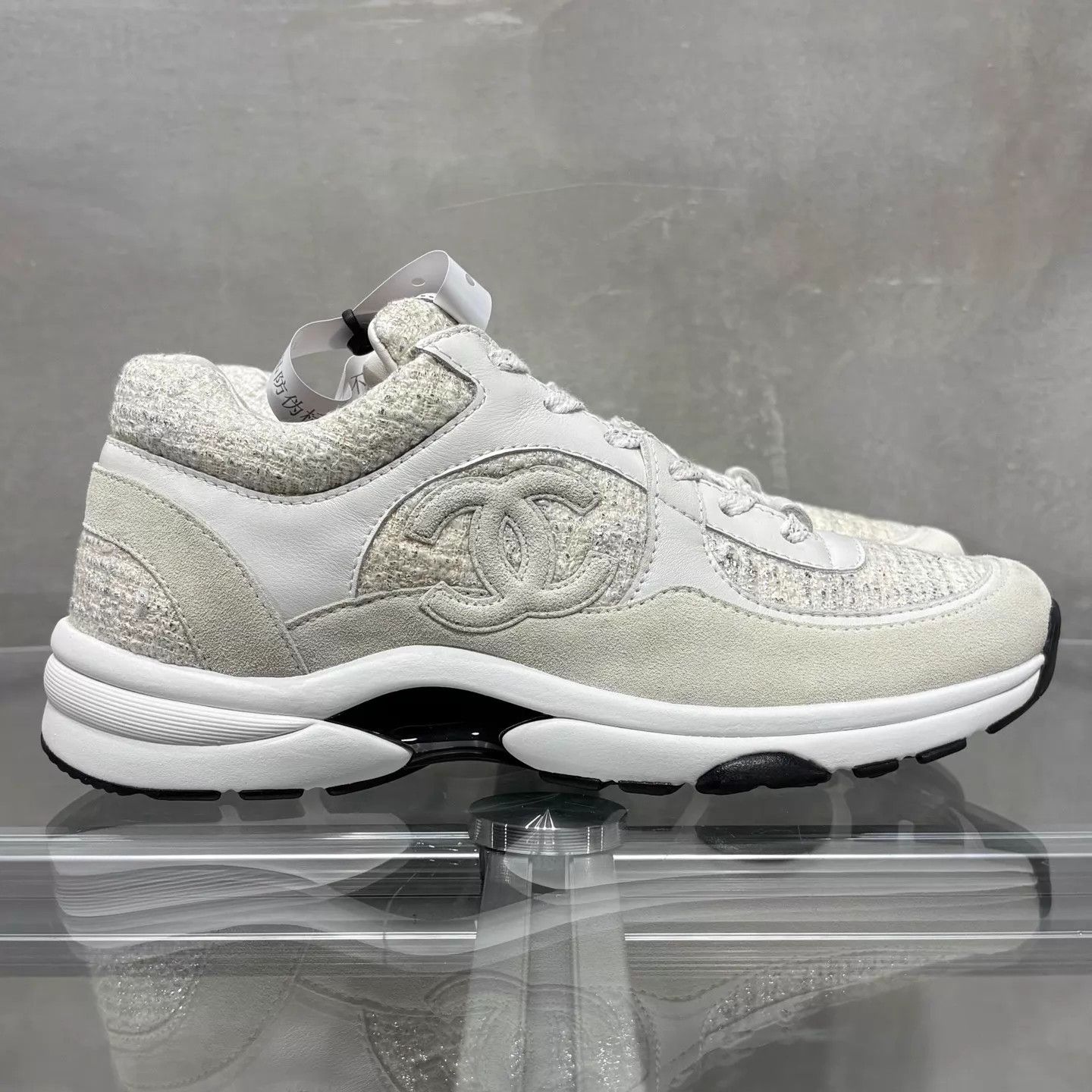 Chanel Chanel CC Logo Snow White Sneakers Women's 37.5 Size US 7 / IT 37 - 4 Thumbnail