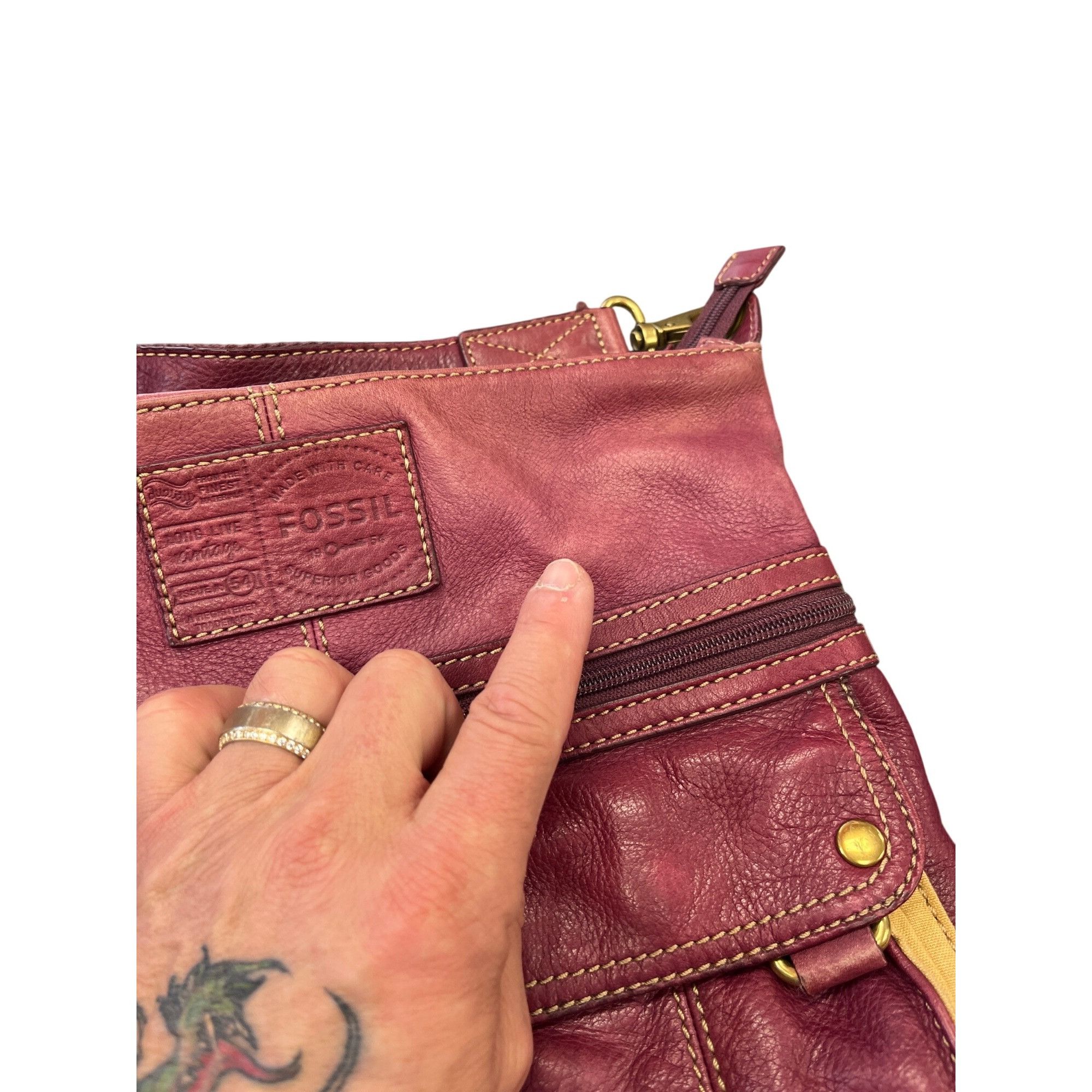 Fossil Fossil VTG wms red gold ware leather crossbody shoulder hand Size ONE SIZE - 21 Thumbnail