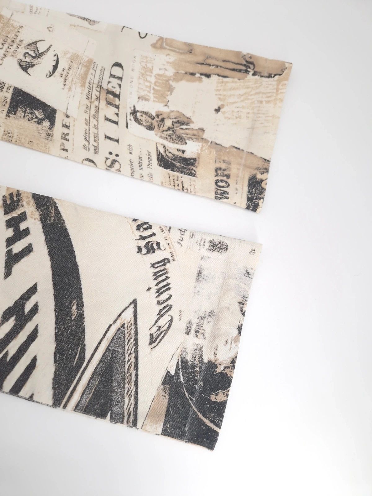 Roberto Cavalli Vintage Roberto Cavalli Newspaper Print Flare Trousers Size 26" / US 2 / IT 38 - 10 Thumbnail