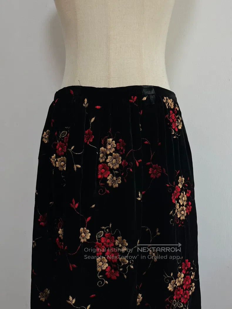 Comme des Garcons Comme des Garcons size M Black Velvet Embroidered Skirt Size 23" - 8 Thumbnail