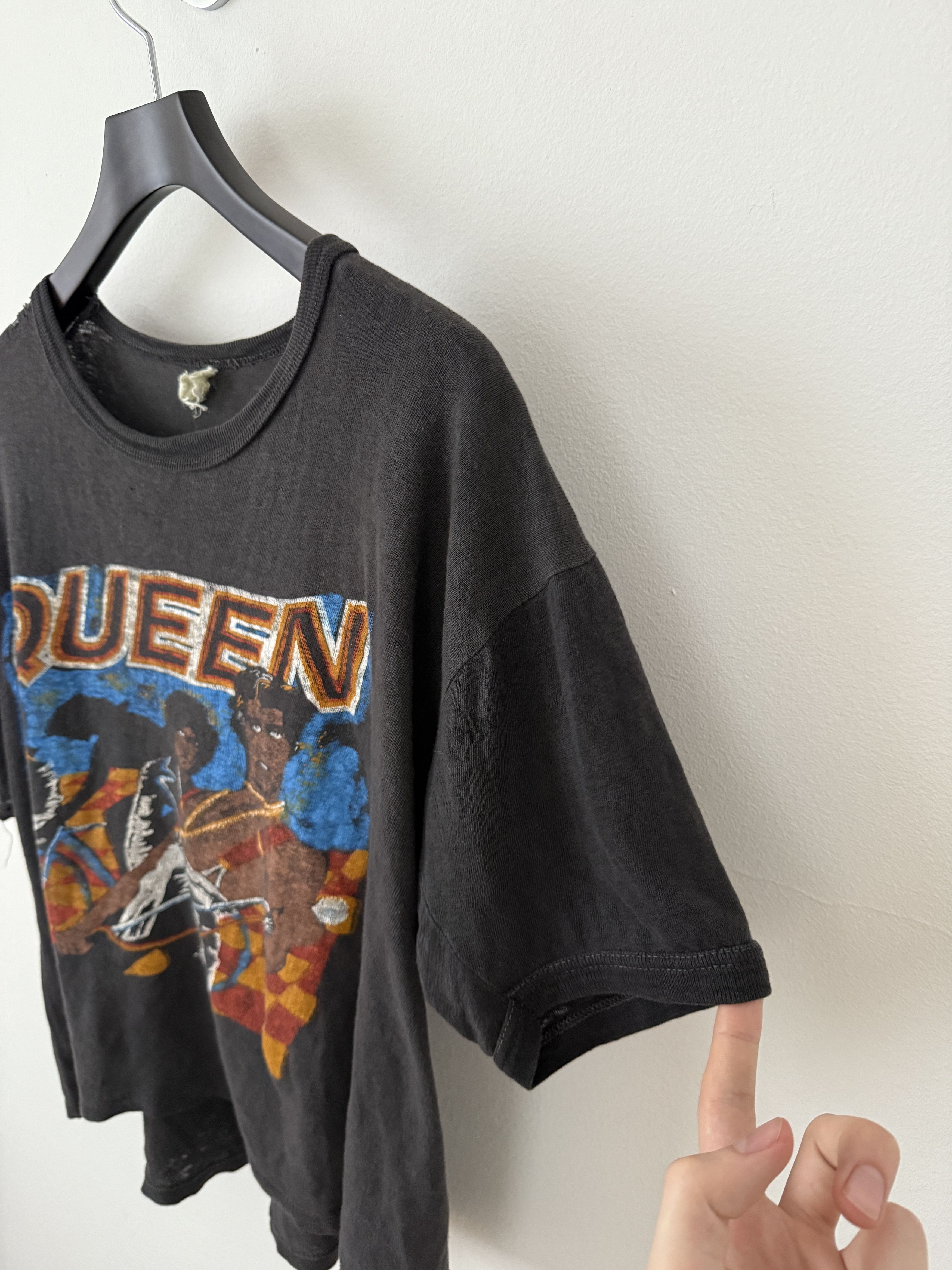 Vintage 1980 Queen Tour Tee Size US S / EU 44-46 / 1 - 10 Thumbnail