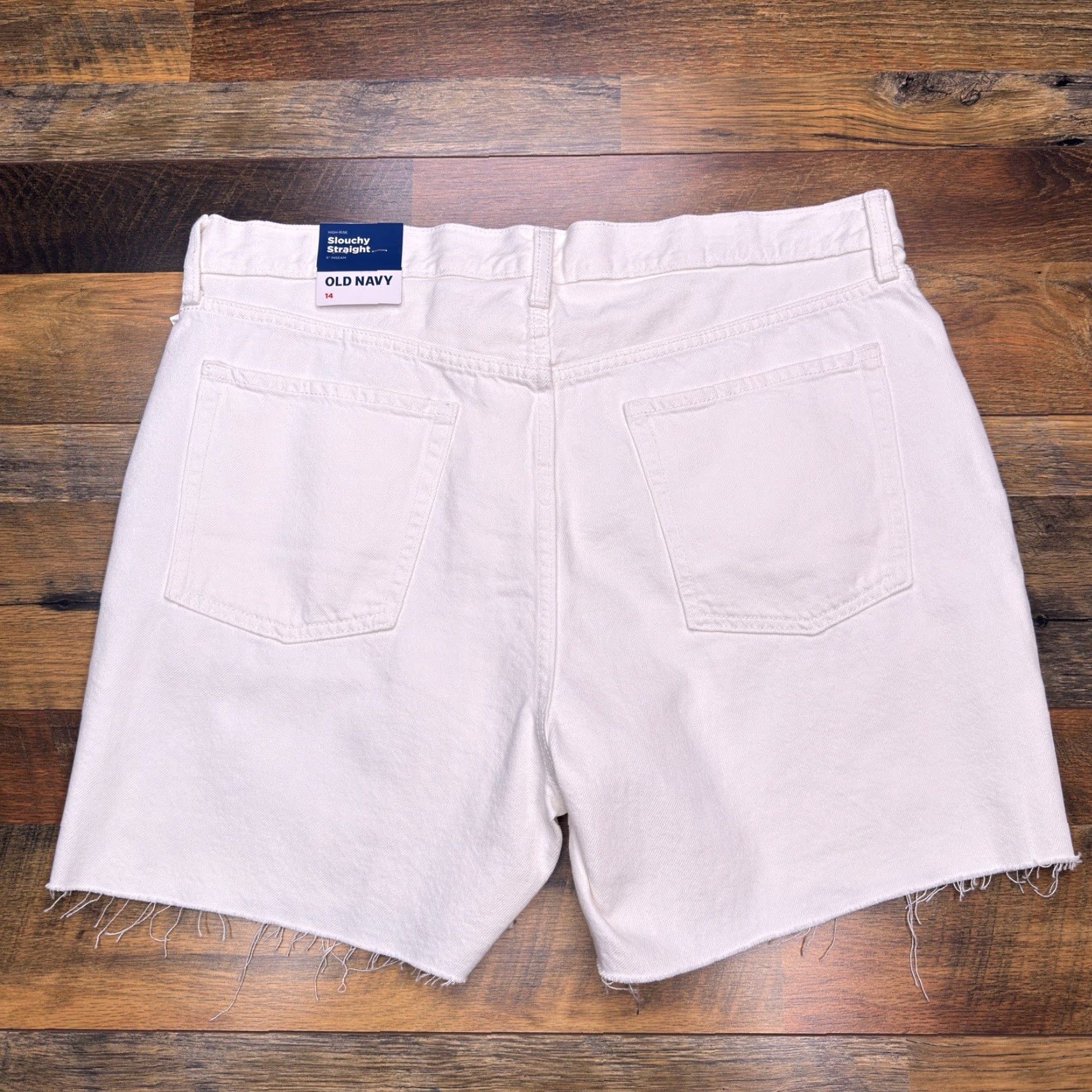 Old Navy Old Navy Womens Slouchy Straight Cut Off Shorts 14 White High Rise New Size 36" / US 14 / IT 50 - 2 Thumbnail
