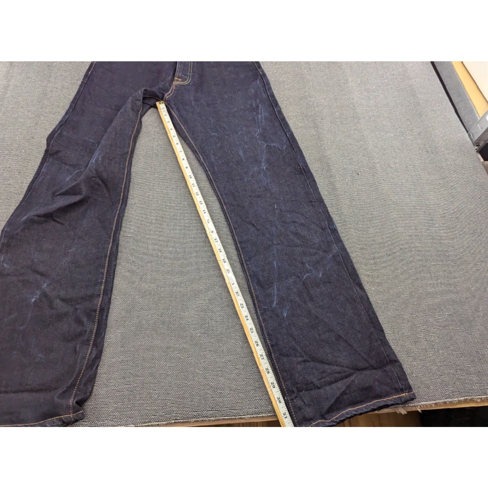 Vintage VINTAGE Freddies of Pinewood Mens Jeans W32 L33 Distressed Button Fly Dark Blue Size US 33 - 6 Thumbnail