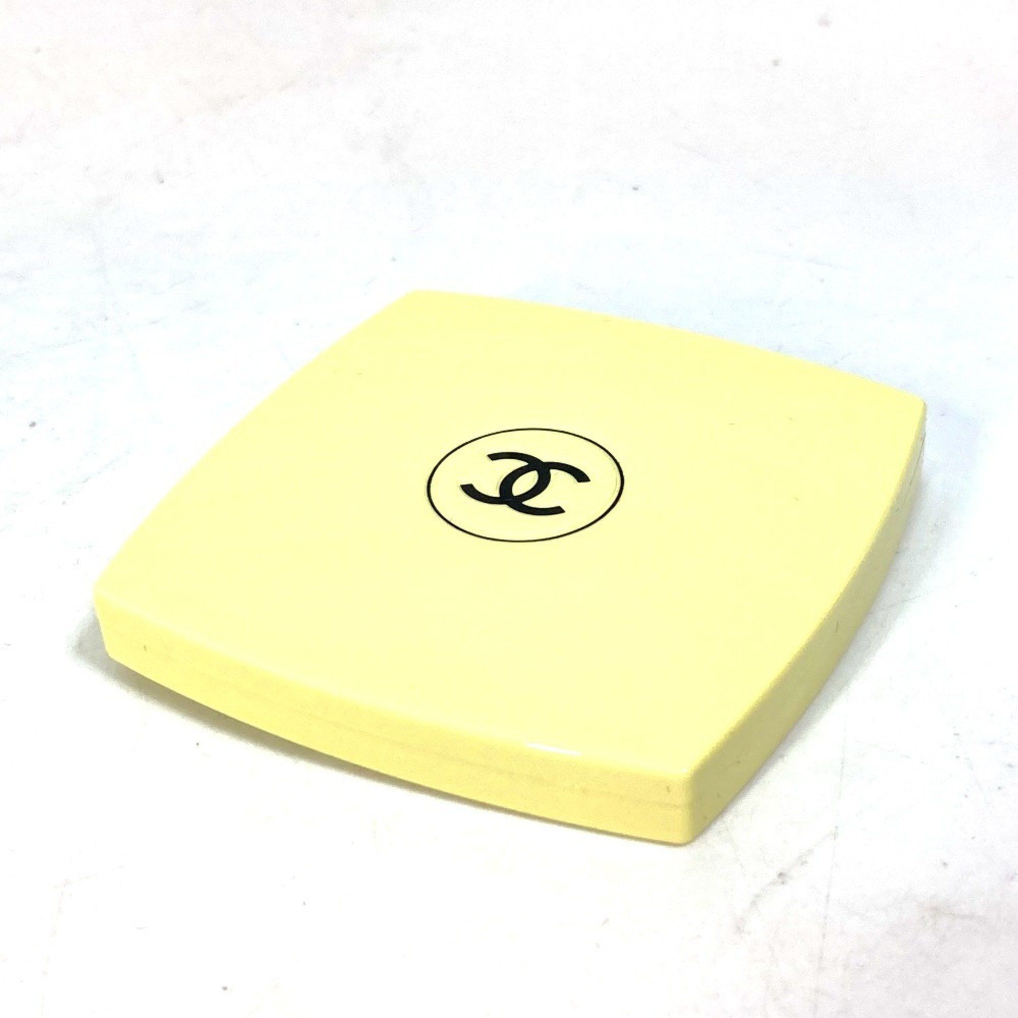 Chanel CHANEL 138065 CC Coco Mark Miroir Double Facet Compact Mirror Plastic Ovny 129 Yellow Size ONE SIZE - 1 Thumbnail
