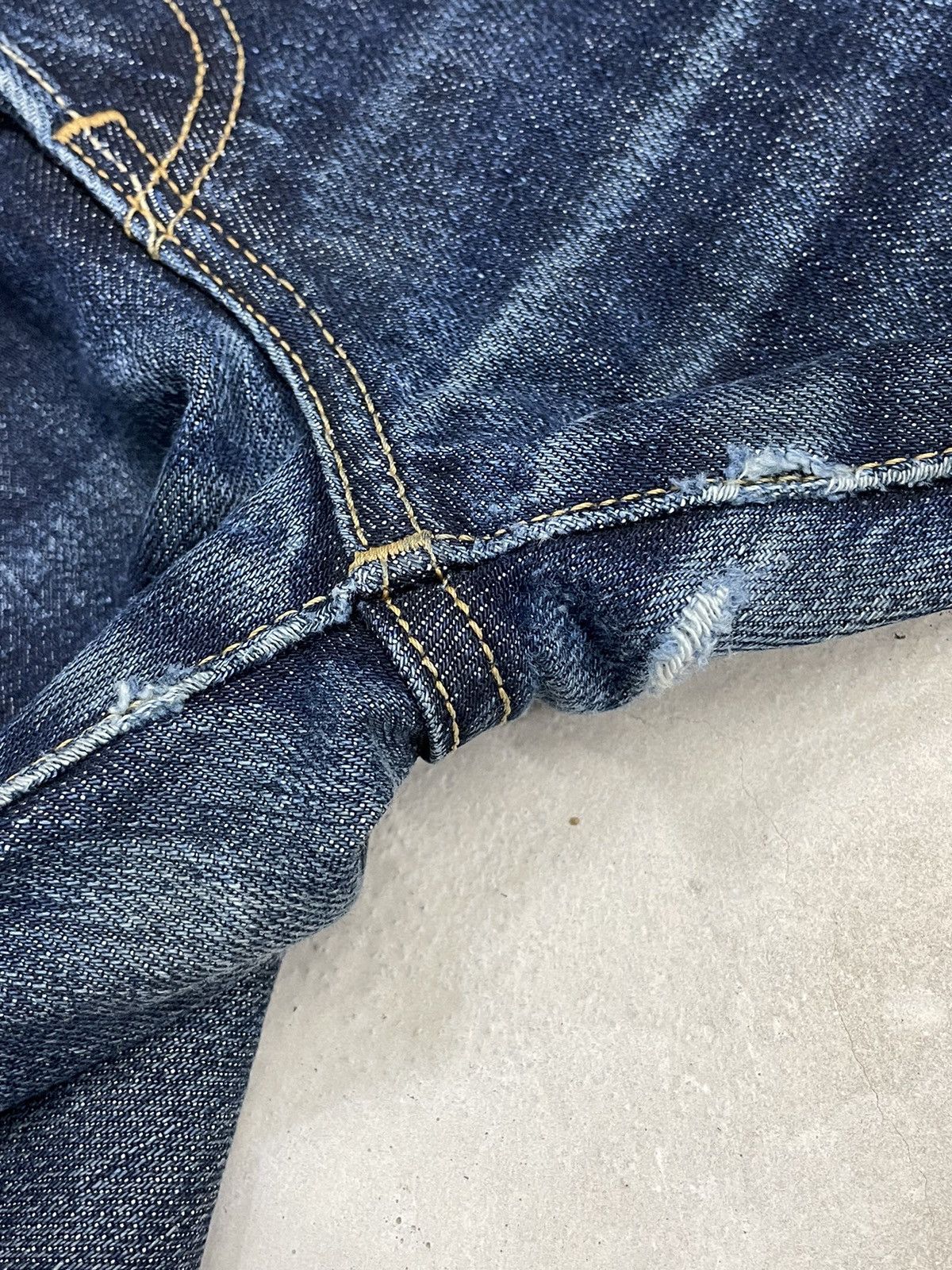 Levi's Levis 501 Straight Leg Buttonfly Dark Denim Distressed Size US 29 - 13 Thumbnail