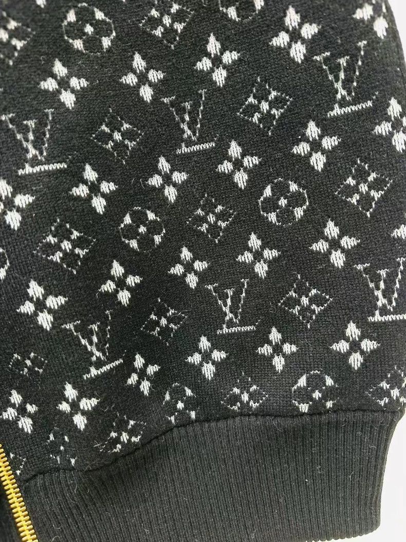 Louis Vuitton Louis Vuitton size xs Knitted waistcoat with logo vest Size 40R - 4 Thumbnail