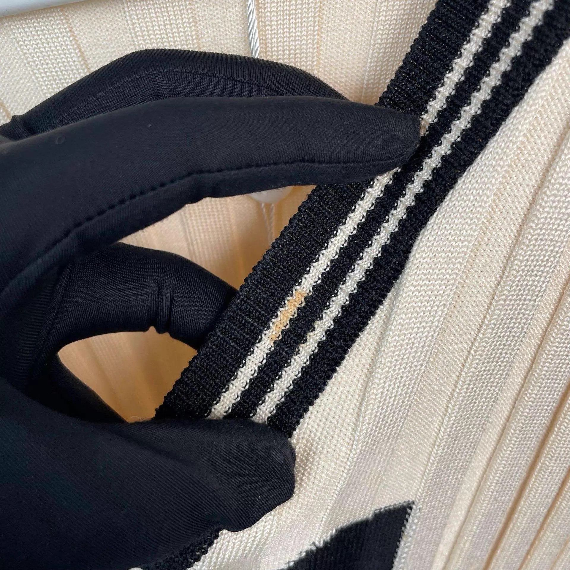 Chanel Chanel Sweater Shirts Size XS / US 0-2 / IT 36-38 - 3 Thumbnail