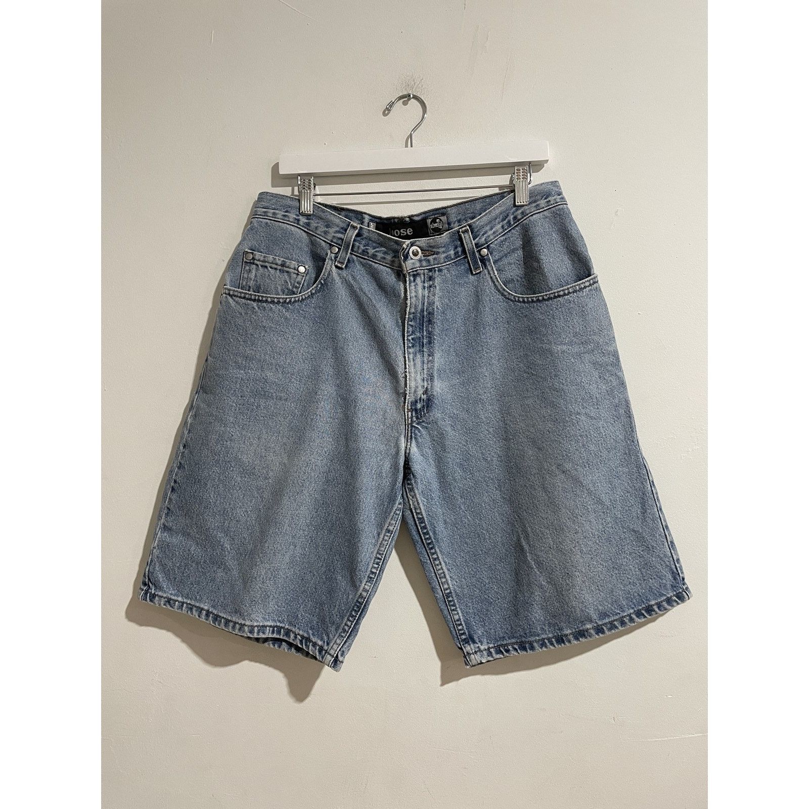 VINTAGE LEVIS SILVER TAB LOOSE JEAN SHORT SIZE 34