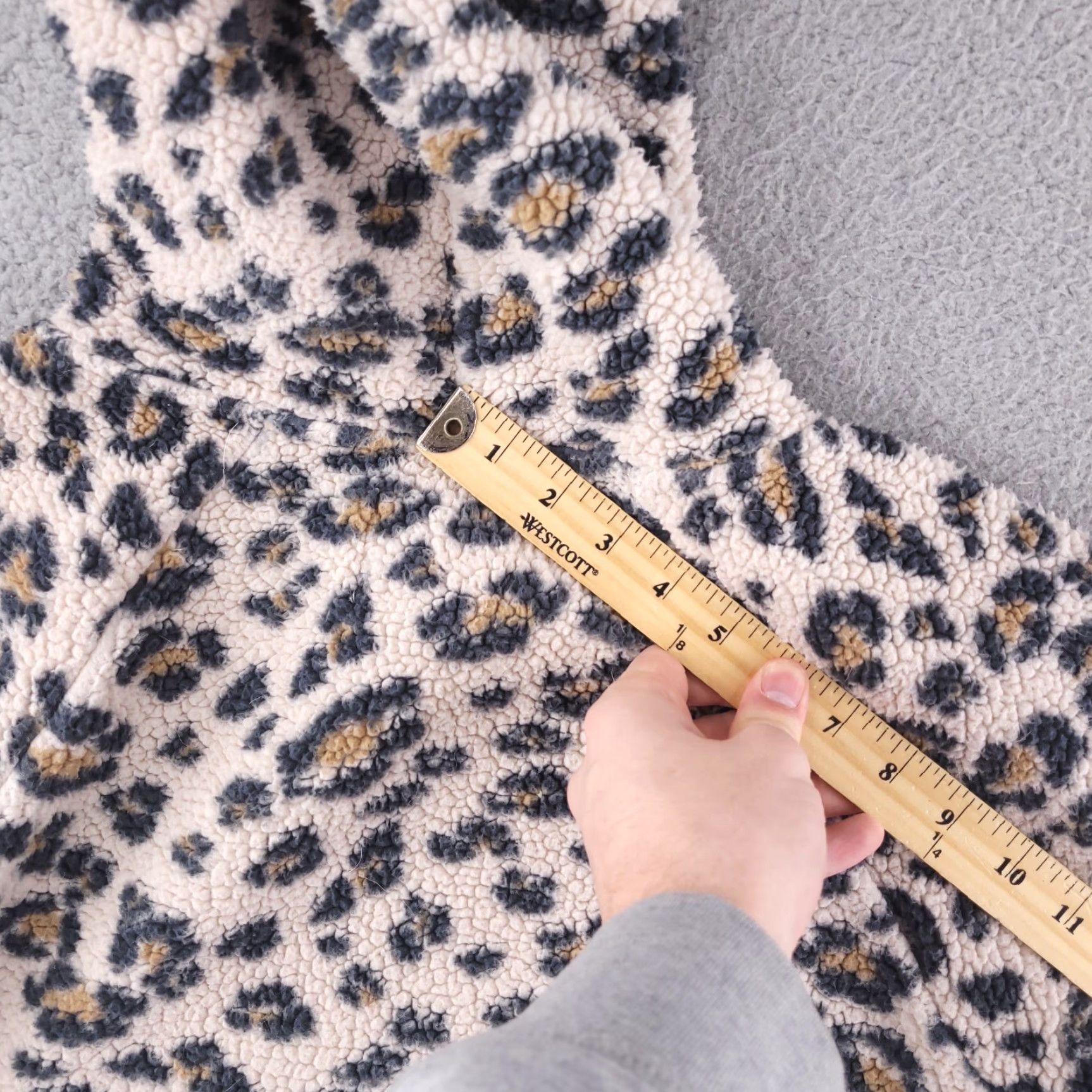 American Eagle Outfitters American Eagle Hoodie Womens Medium Teddy Bear Cheetah Fuzzy Fluffy Size M / US 6-8 / IT 42-44 - 7 Thumbnail