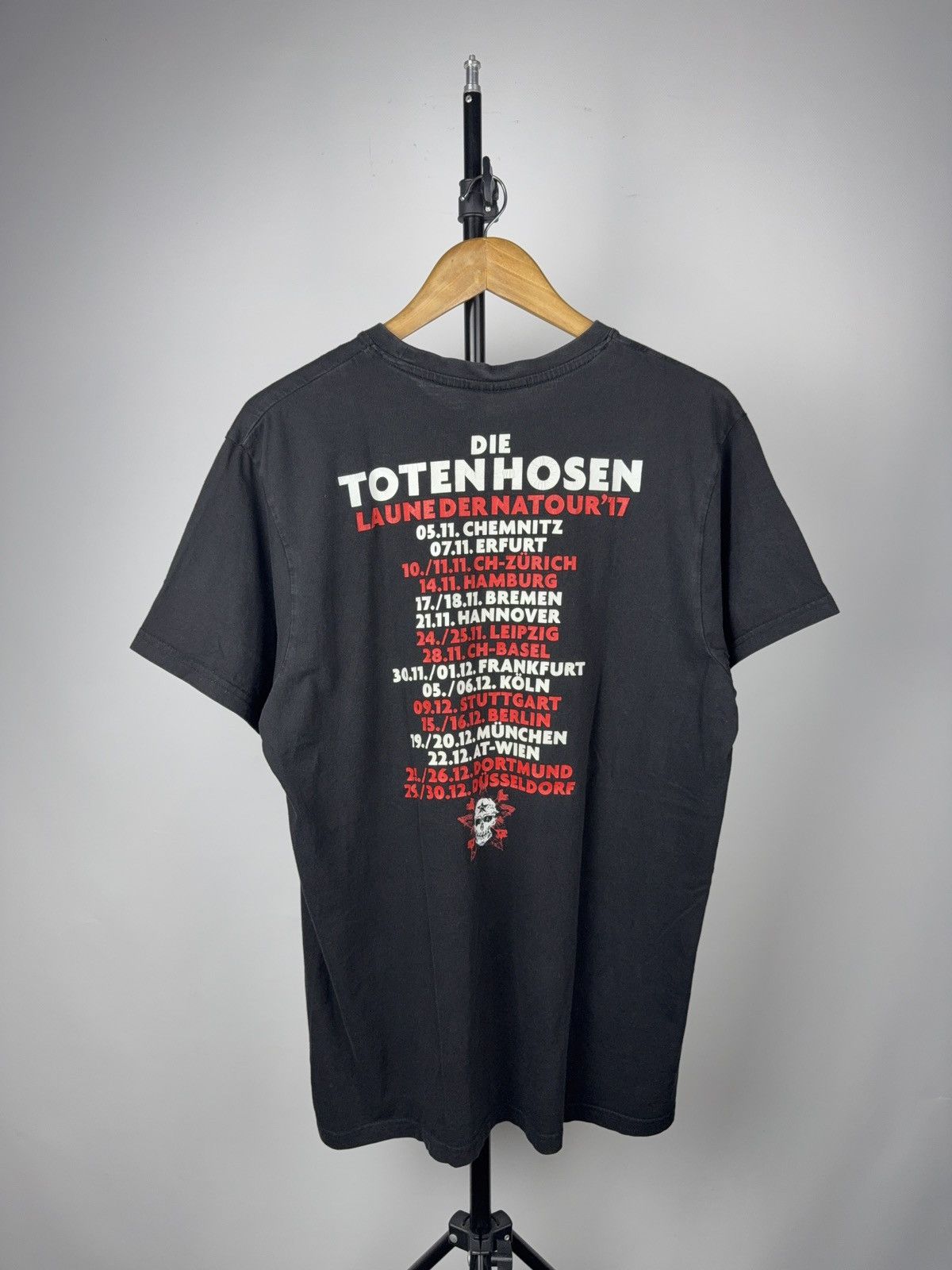 Band Tees 00s Die Toten Hosen 2017 Tour Shirt Skull Graphic Band Tee Size US L / EU 52-54 / 3 - 8 Thumbnail