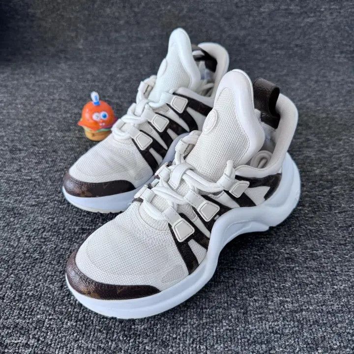 Louis Vuitton Louis Vuitton Archlight Low-Top Sport Sneakers 0079 Size US 6 / IT 36 - 1 Thumbnail