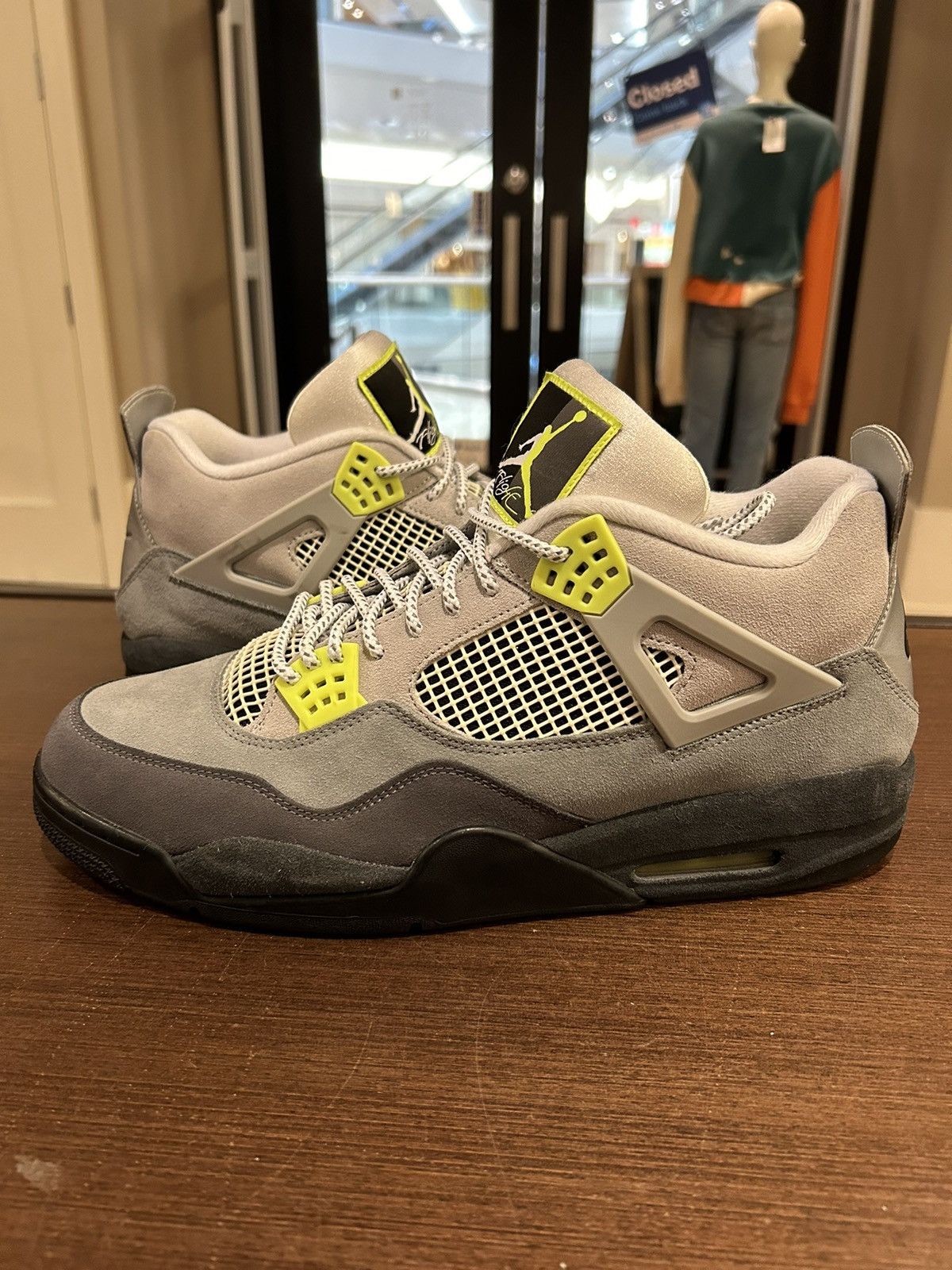 Neon 95 Jordan retailer 4s