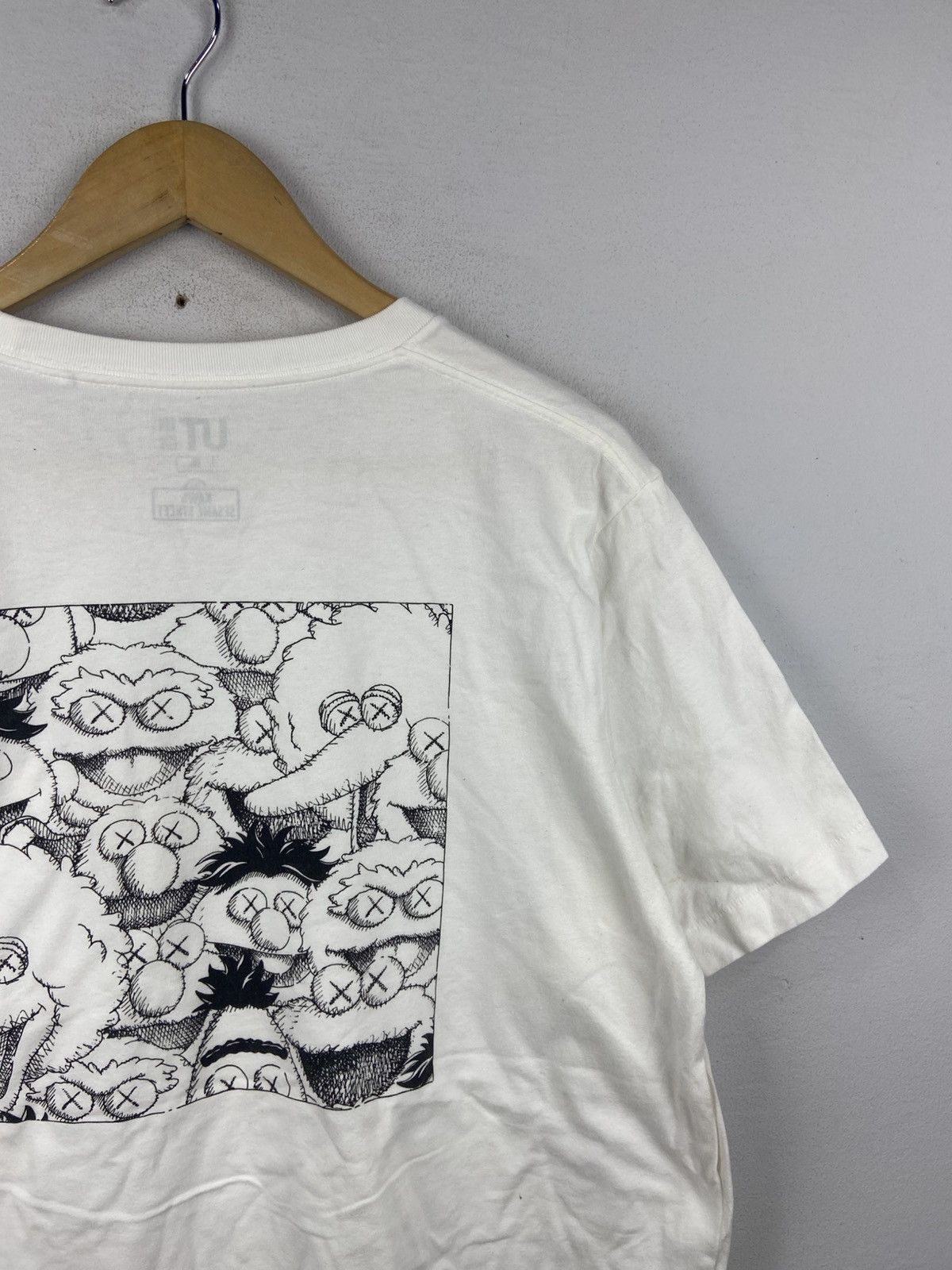 Kaws × Other × Uniqlo KAWS PHOTOPRINT TEE Size US XL / EU 56 / 4 - 3 Thumbnail