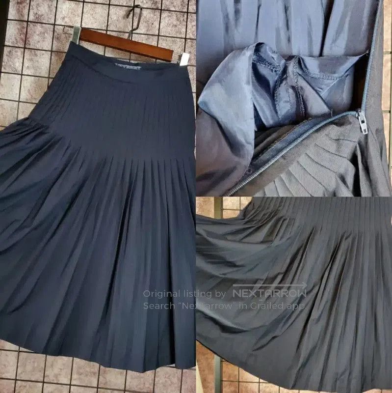 Givenchy Givenchy Black Wool Pleated Skirt . Size 23" - 3 Thumbnail