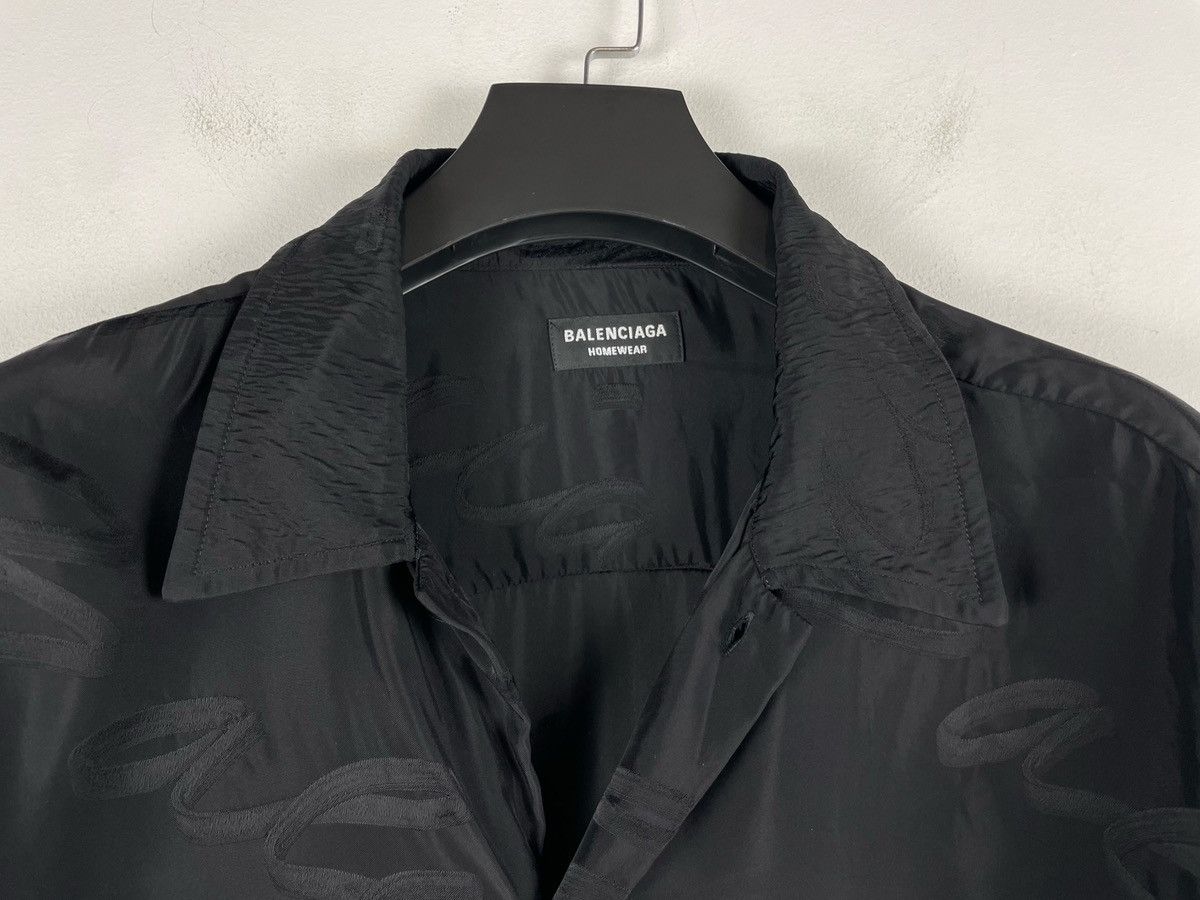 Balenciaga Balenciaga Monogram Prints Logo Shirt Size US S / EU 44-46 / 1 - 9 Thumbnail
