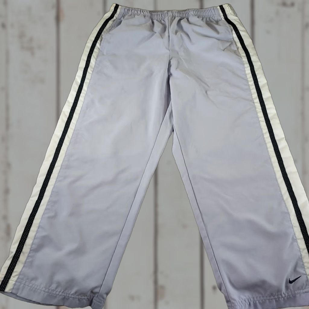 Nike Nike Women's M Light Weight Lilac Capri Golf Pants - 23.5in Inseam, 100% Polyester, Pockets, Pull On, Regular, Nike Size 32" / US 10 / IT 46 - 1 Thumbnail
