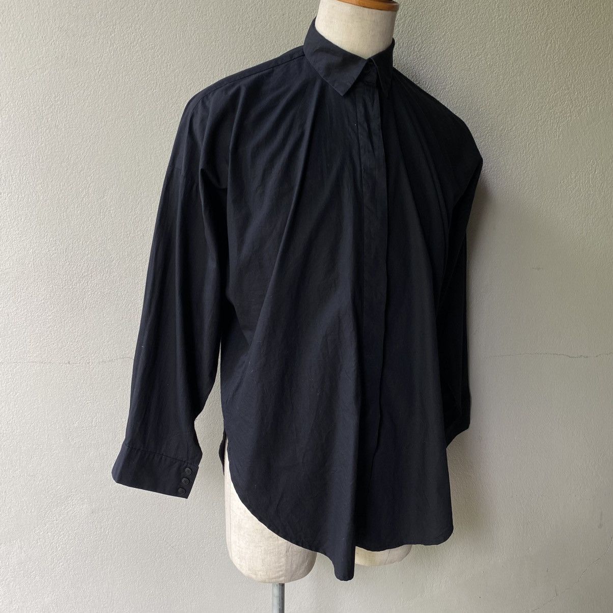 Norma Kamali Norma Kamali Long Sleeve Black Collar Shirt Size XL / US 12-14 / IT 48-50 - 1 Thumbnail