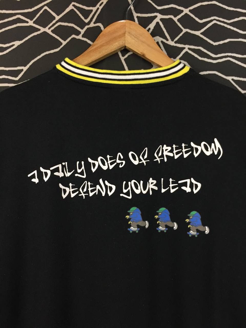 Airwalk Vtg Airwalk Skateboards Daily Dose of Freedom V-Neck Tee Size US XL / EU 56 / 4 - 5 Thumbnail