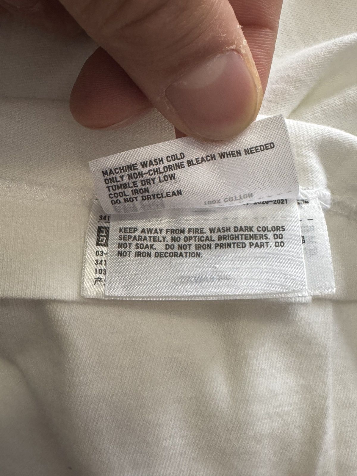 Kaws × Uniqlo Uniqlo X Kaws Chum 2016 White T Shirt Lifestyle Streetwear Size US XL / EU 56 / 4 - 5 Thumbnail