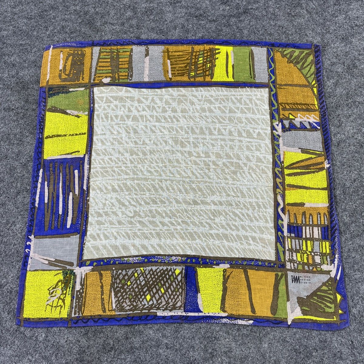 Issey Miyake × Japanese Brand Issey Miyake Handkerchief / Bandana / Neckerchief B736 Size ONE SIZE - 1 Thumbnail