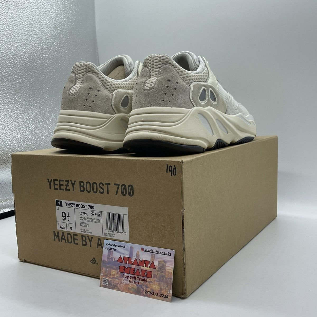 Adidas Yeezy boost 700 analog Size US 9.5 / EU 42-43 - 5 Thumbnail