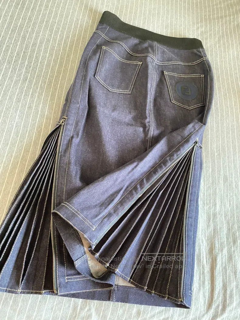 Fendi Fendi Denim skirt with side zipper Size 26" / US 2 / IT 38 - 4 Thumbnail
