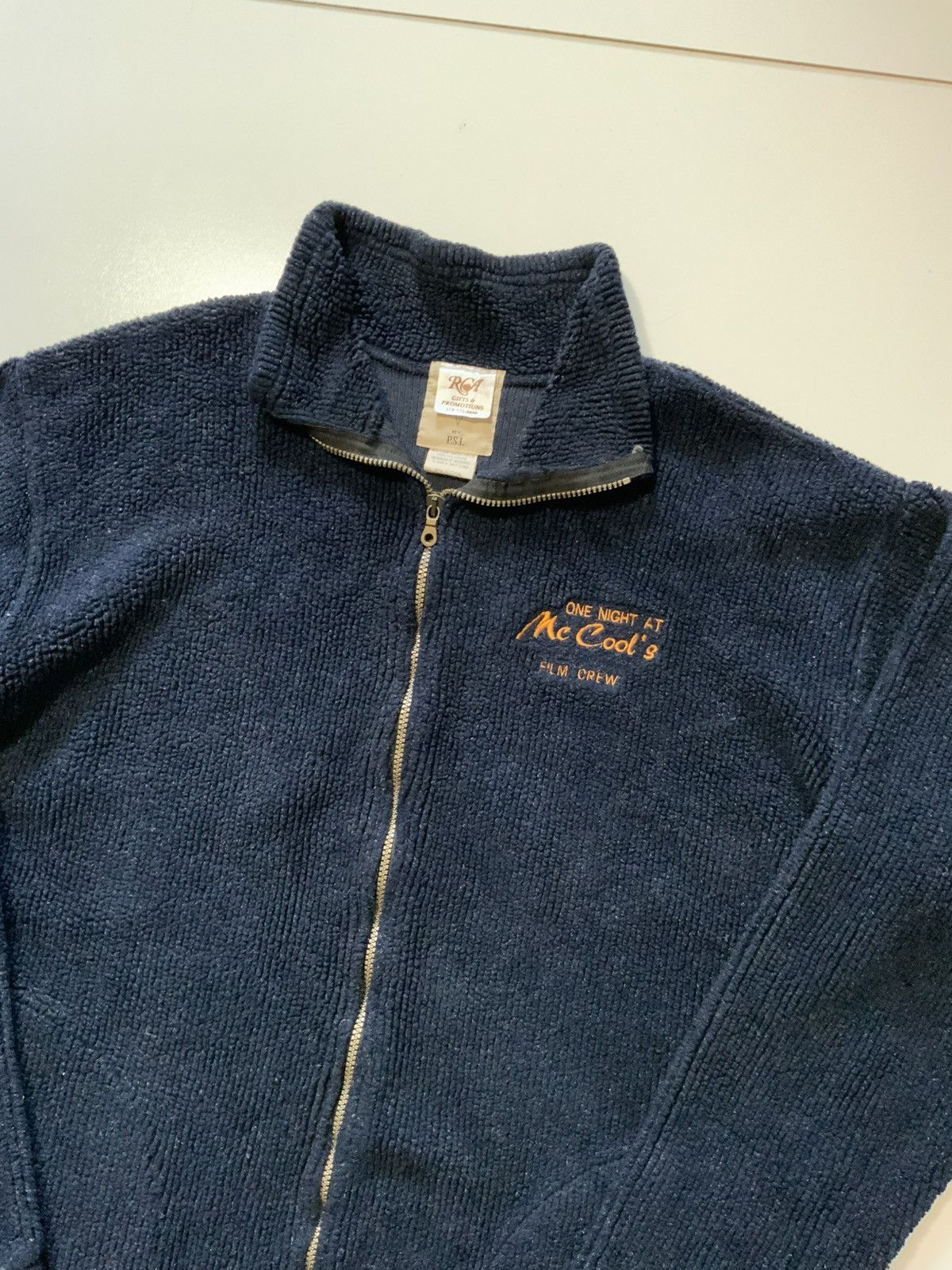 Vintage Vintage 2001 One Night At McCool’s Film Crew Fleece Jacket Size US XL / EU 56 / 4 - 4 Thumbnail