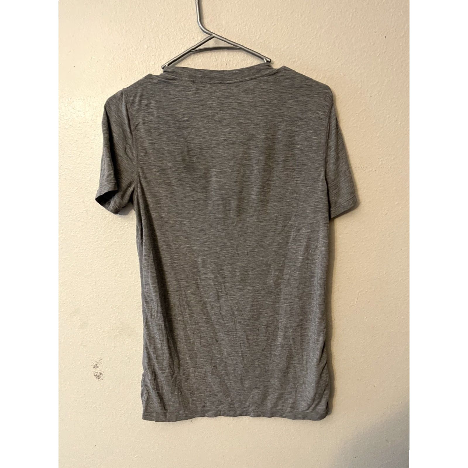 Vintage Gap Fit Breathe T Shirt Small Gray Solid V Neck Size S / US 4 / IT 40 - 3 Thumbnail