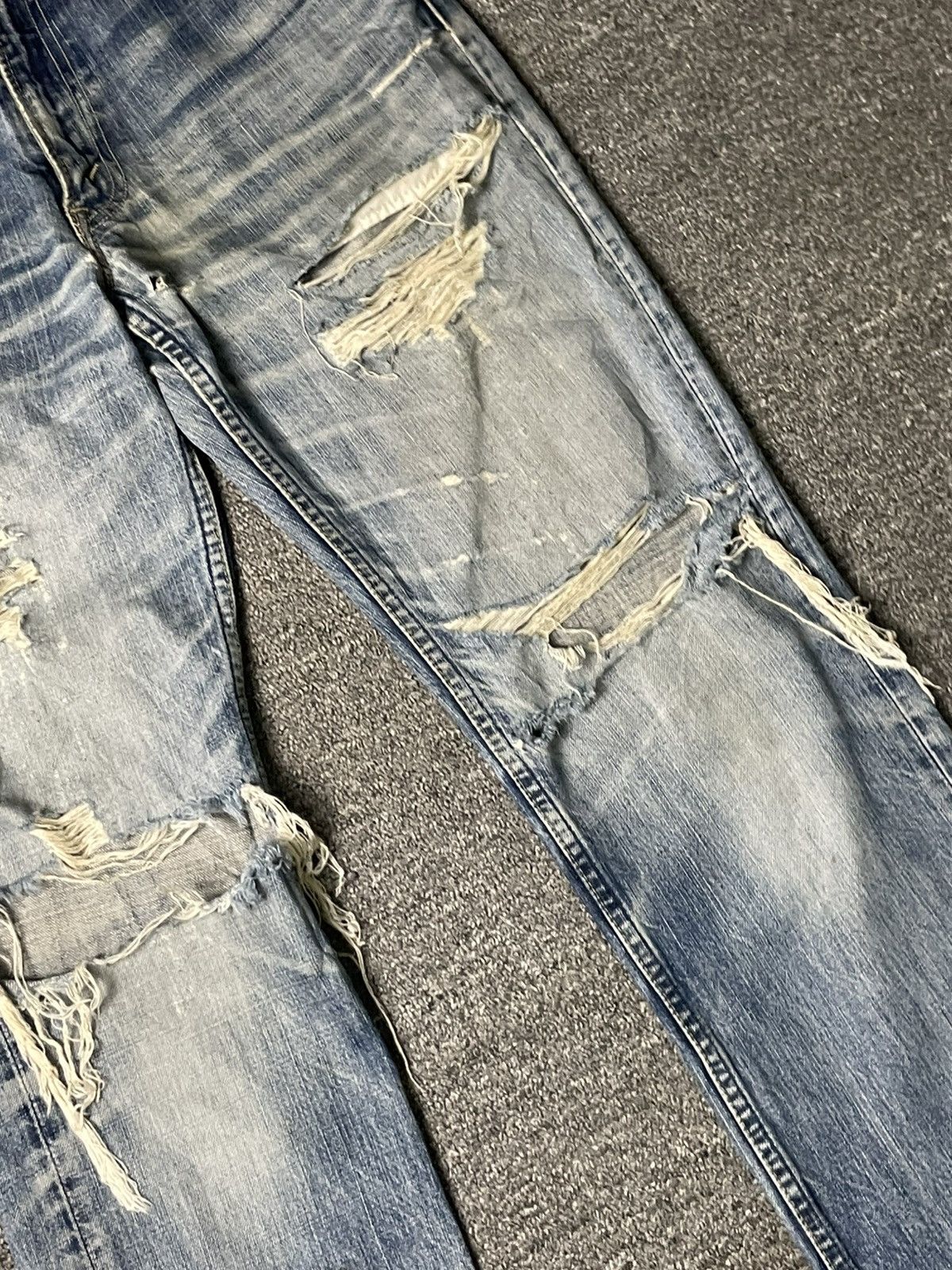 Levi's × Vintage LEVIS Distressed Denim Ripped Jeans (83) Size US 30 / EU 46 - 3 Thumbnail