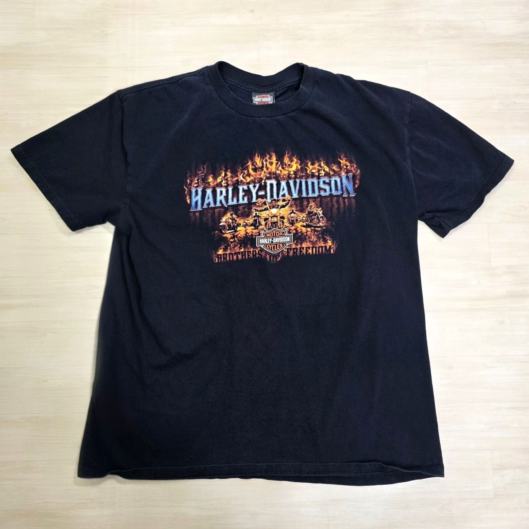 Harley Davidson VINTAGE Harley-Davidson Shirt Men Large Black Graphic Print Crew Neck Short Sleeve Fire Motorcycle Brothers of Freedom Flame Logo Tee Size US L / EU 52-54 / 3 - 2 Thumbnail