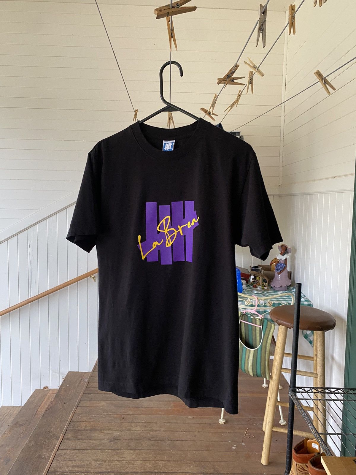 Undefeated Undefeated La Brea ‘Lakers’ T-shirt Size US S / EU 44-46 / 1 - 1 Thumbnail