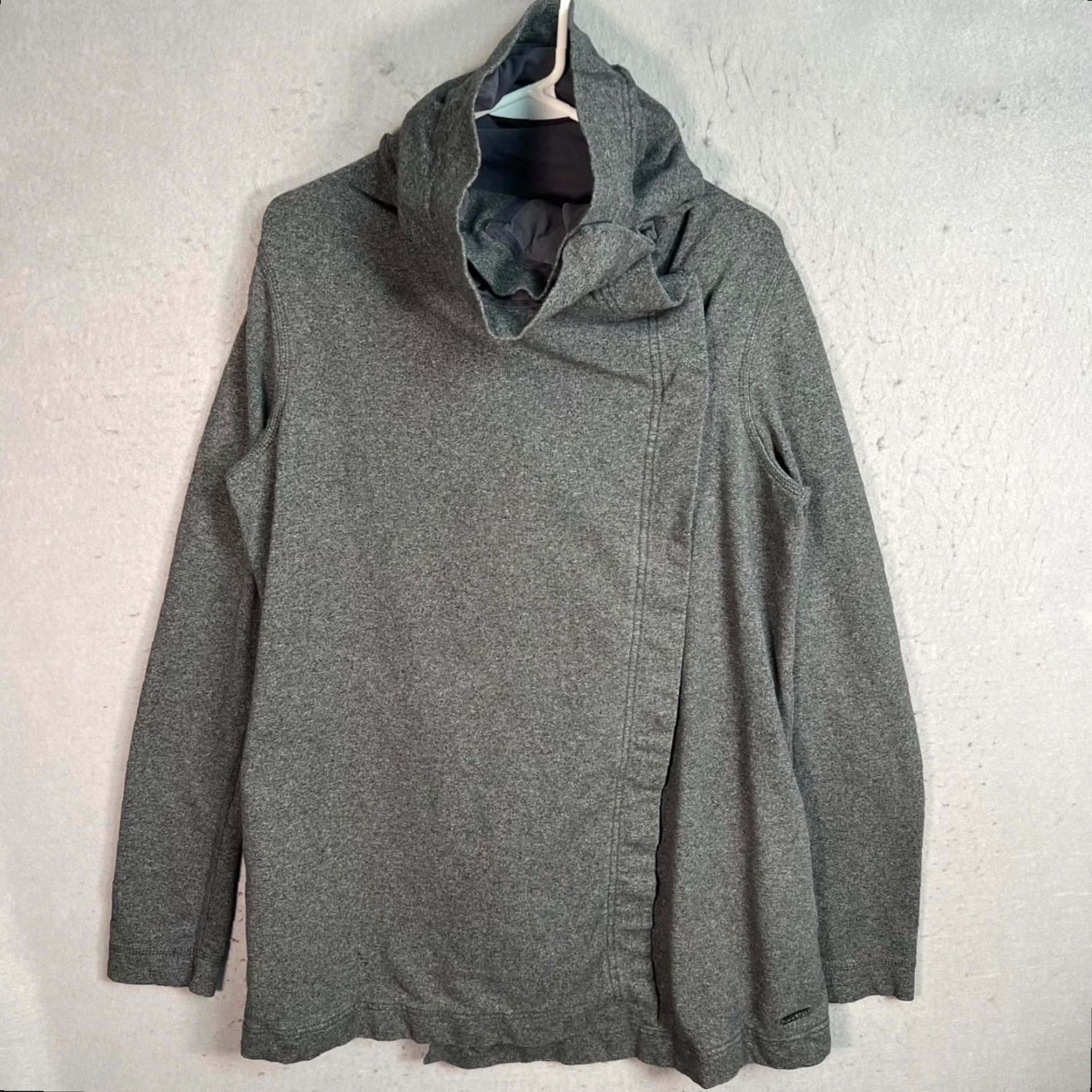 Lululemon Lululemon Savasana Wrap Asymmetrical Jacket Sweatshirt Gray Womens Size 8 Size M / US 6-8 / IT 42-44 - 2 Thumbnail