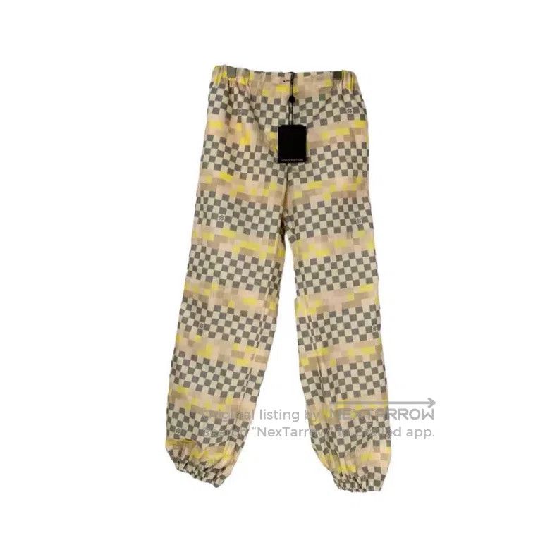 Louis Vuitton Louis Vuitton Grey and pink checkerboard nylon pants Size US 38 / EU 54 - 1 Thumbnail