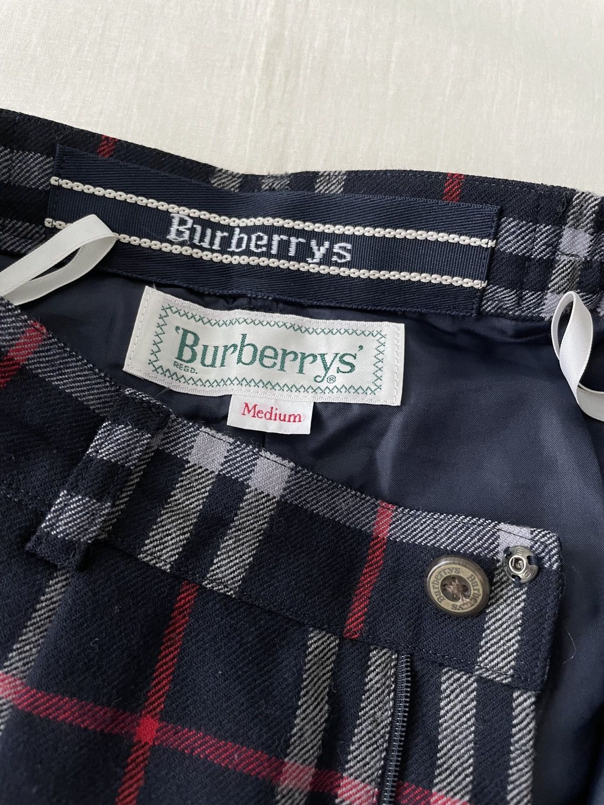 Burberry Vintage Burberrys Wool Nova Check Skirt Size 26" / US 2 / IT 38 - 4 Thumbnail