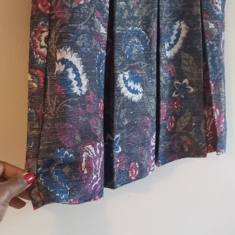 Loft LOFT Outlet Floral Pleated Skirt Size 4 Navy Blue Gold Threading Back Zip Size 27" / US 4 / IT 40 - 11 Thumbnail