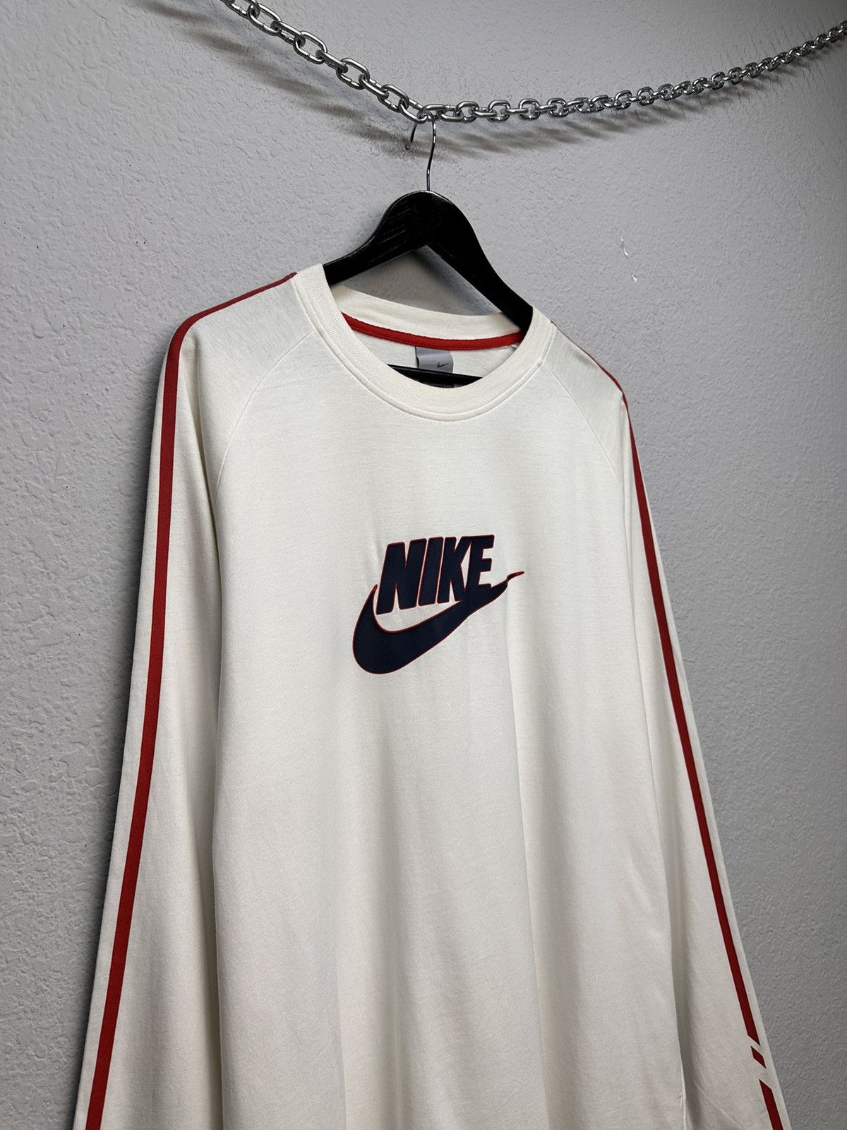 Nike Nike white longsleeve red stripe Y2K sportswear style Size US XL / EU 56 / 4 - 4 Thumbnail