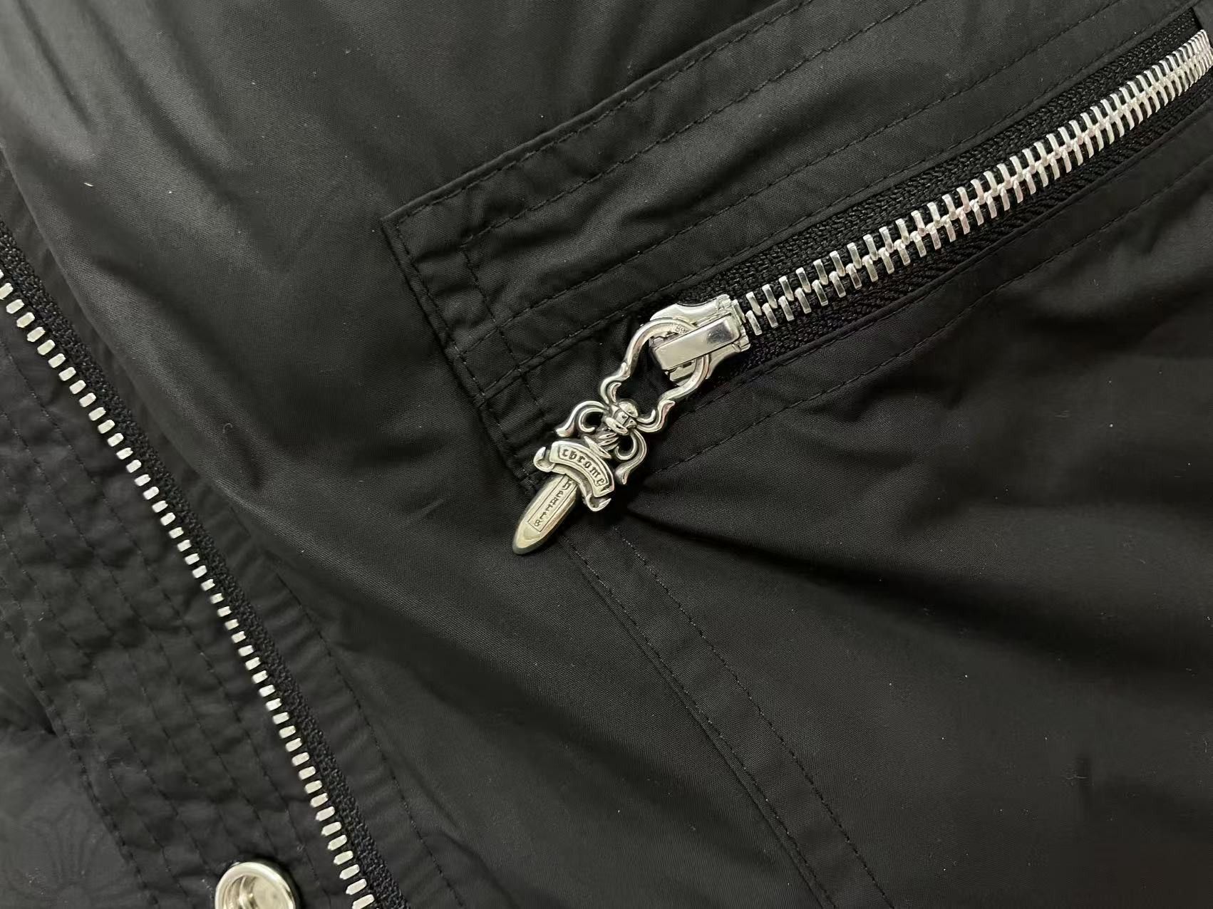 Chrome Hearts Chrome Hearts Tonal Monogram Cross Cropped Down Jacket Size S / US 4 / IT 40 - 4 Thumbnail