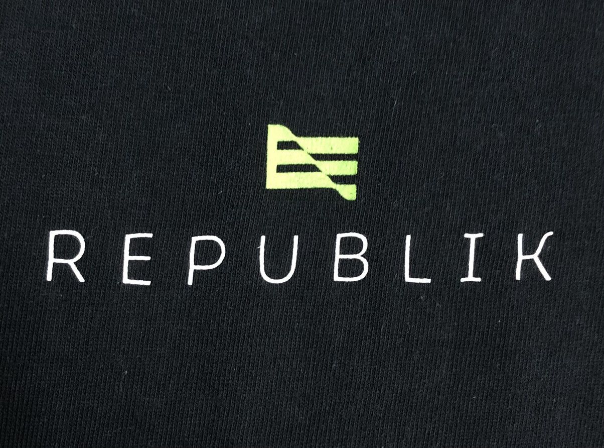 Vintage Vintage Gildan Hammer Republik T-Shirt Size US L / EU 52-54 / 3 - 3 Thumbnail