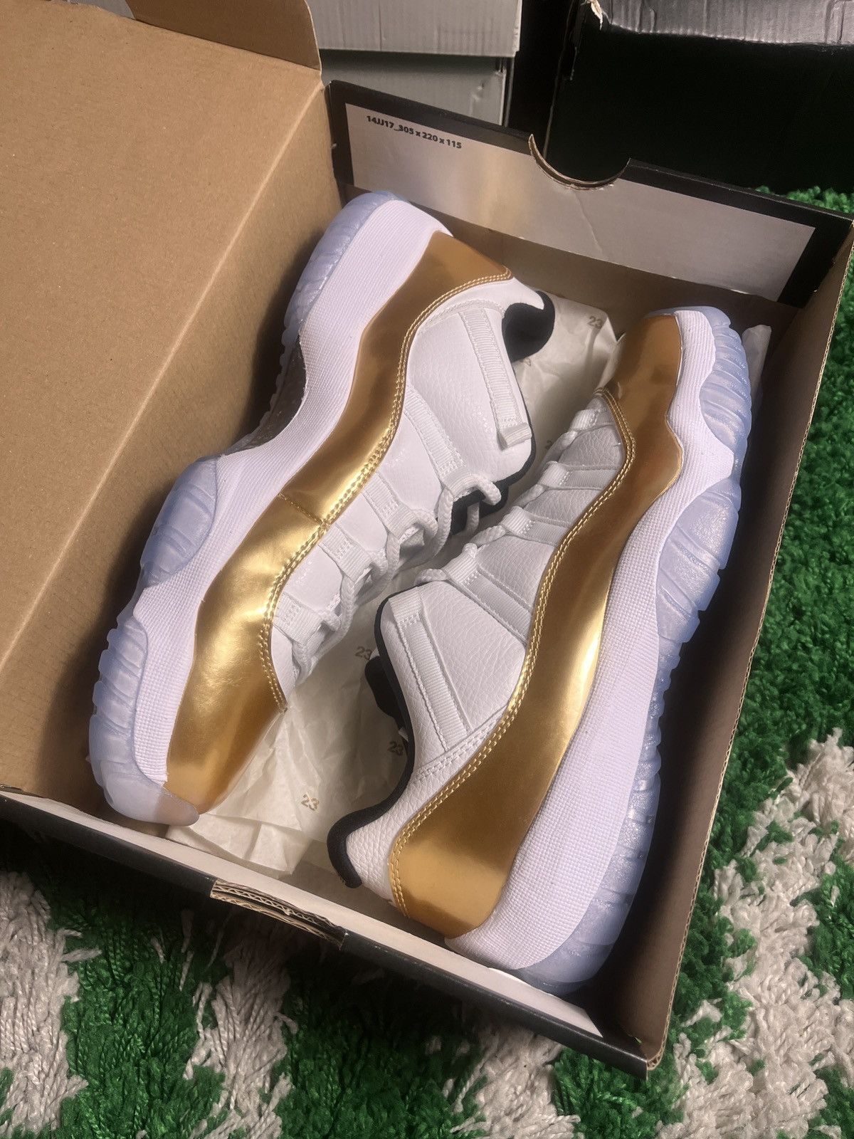 Jordan Brand Jordan 11 Low Closing Ceremony Size US 8.5 / EU 41-42 - 2 Thumbnail