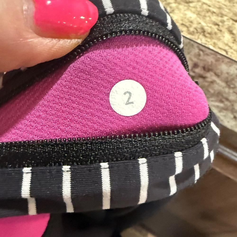 Lululemon Lululemon Black and Pink Leggings with Wide Waistband Size 26" / US 2 / IT 38 - 8 Thumbnail