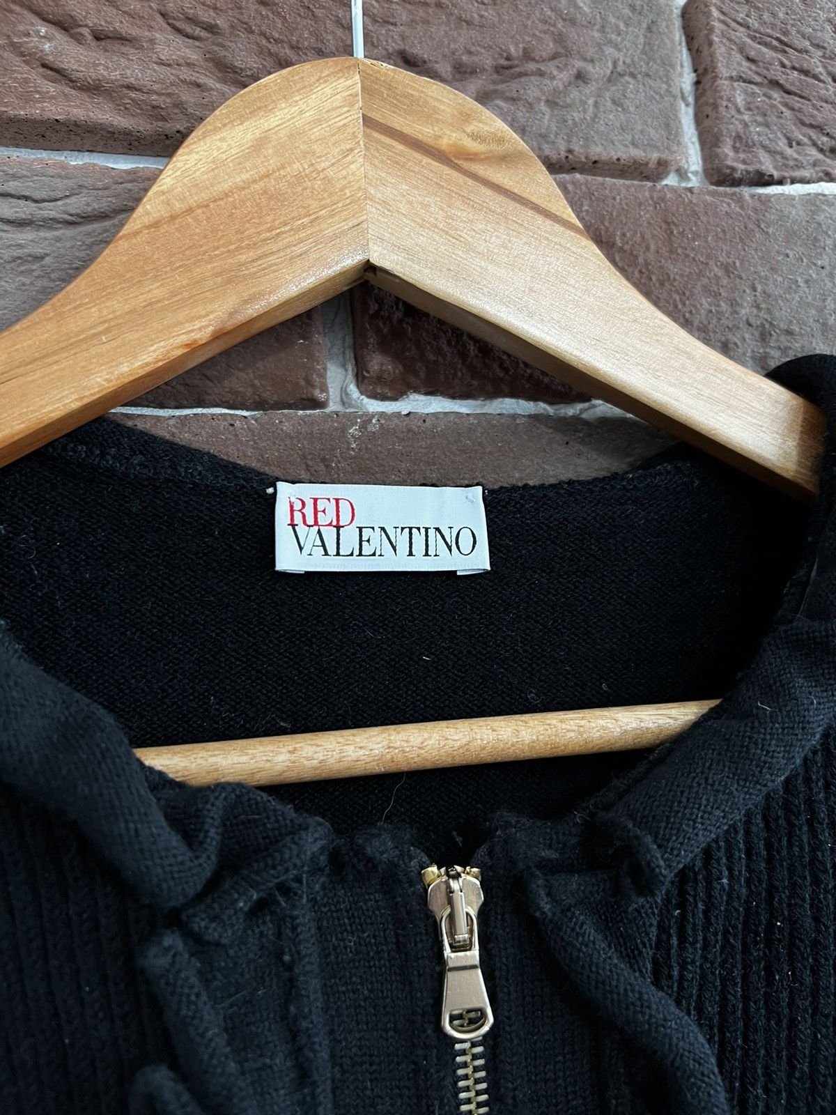 Valentino red VALENTINO Black Knit ZIP Sweatshirt Designer Luxury Size L / US 10 / IT 46 - 3 Thumbnail