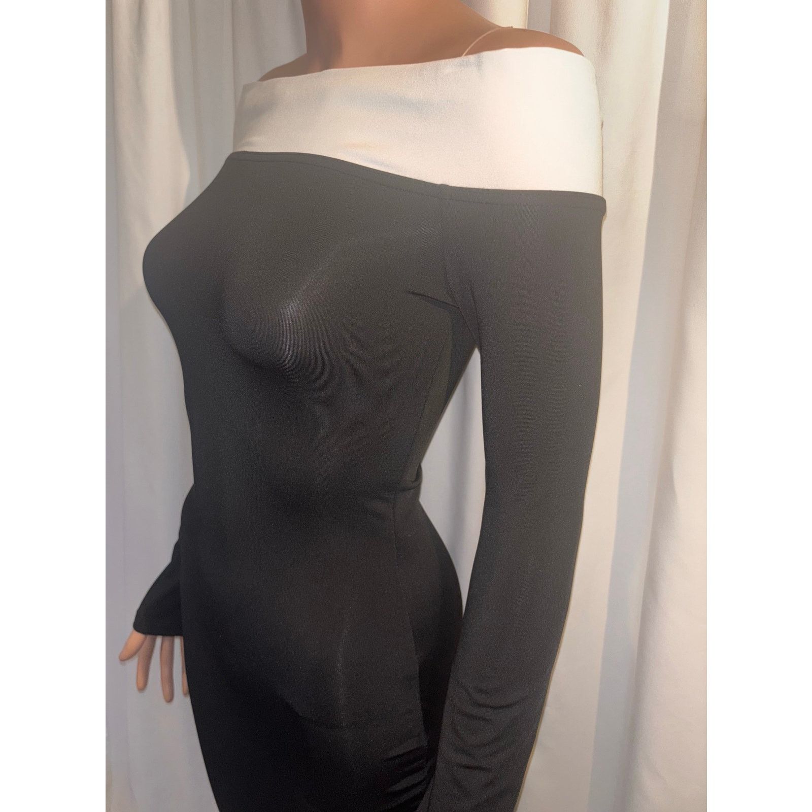 Shein SHEIN XS (2) Black/White Off-Shoulder Dress Size XS / US 0-2 / IT 36-38 - 6 Thumbnail