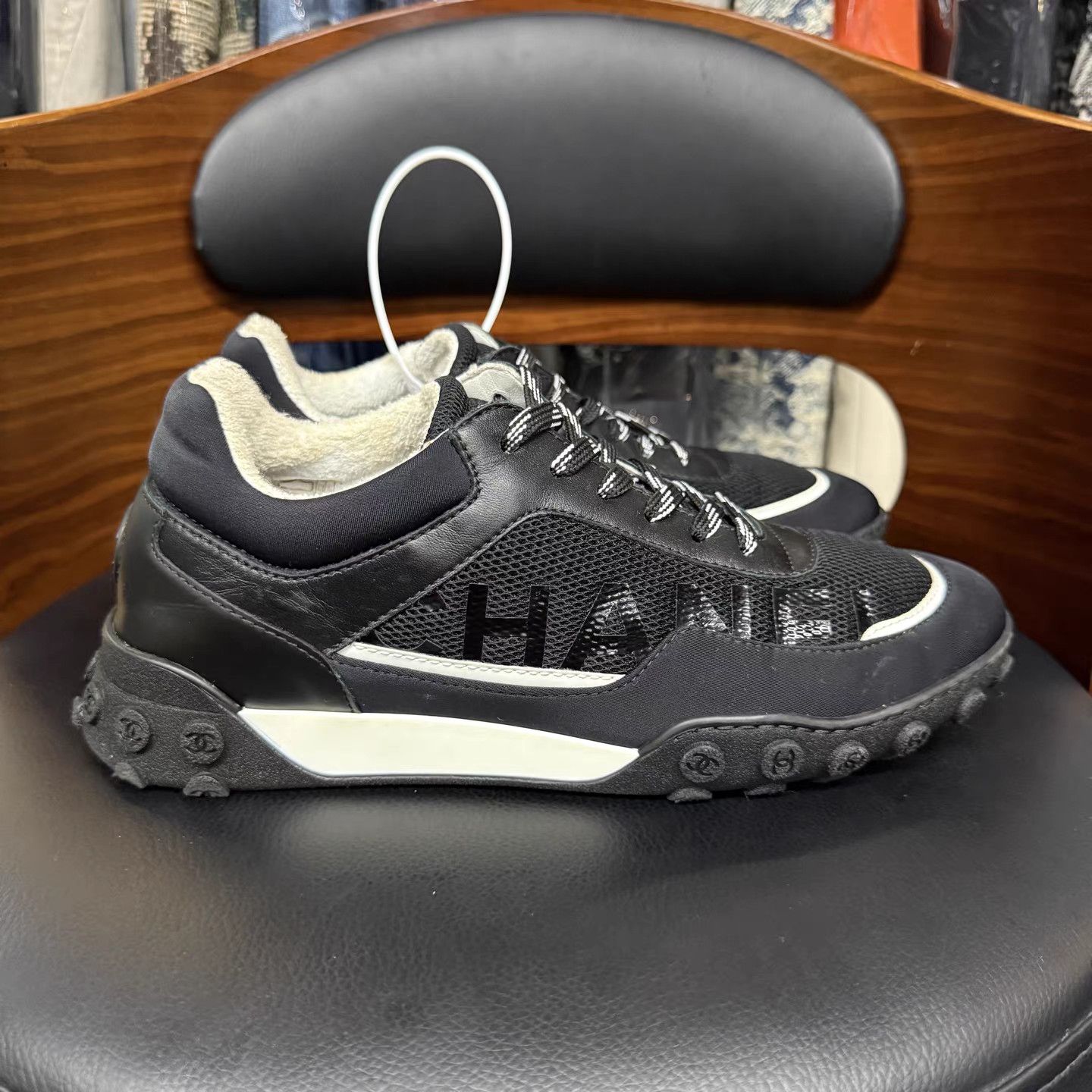 Chanel Chanel Black & White White Sneakers K15 Size US 6 / EU 39 - 4 Thumbnail