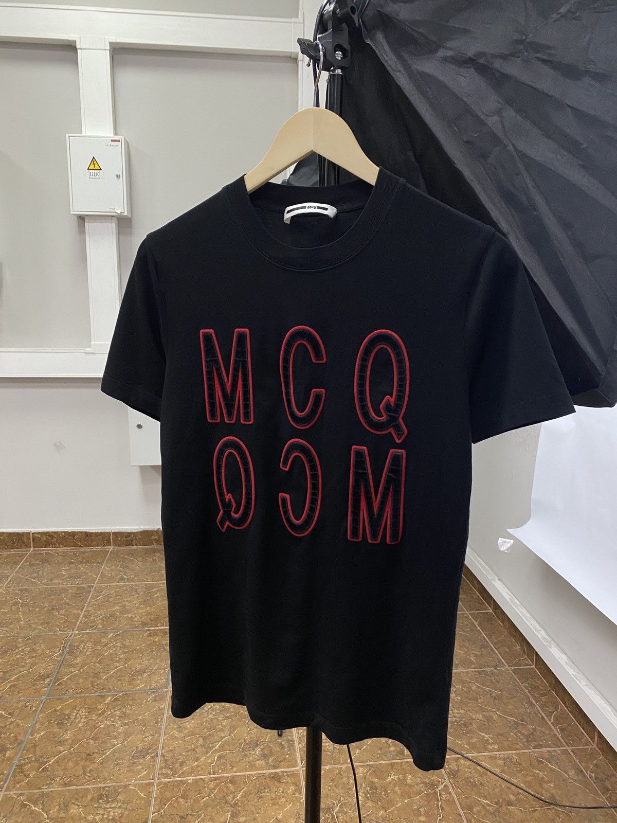 Alexander McQueen 🇮🇹 Alexander McQueen London Rare T-Shirt Retro Hype Y2K Size US S / EU 44-46 / 1 - 1 Thumbnail