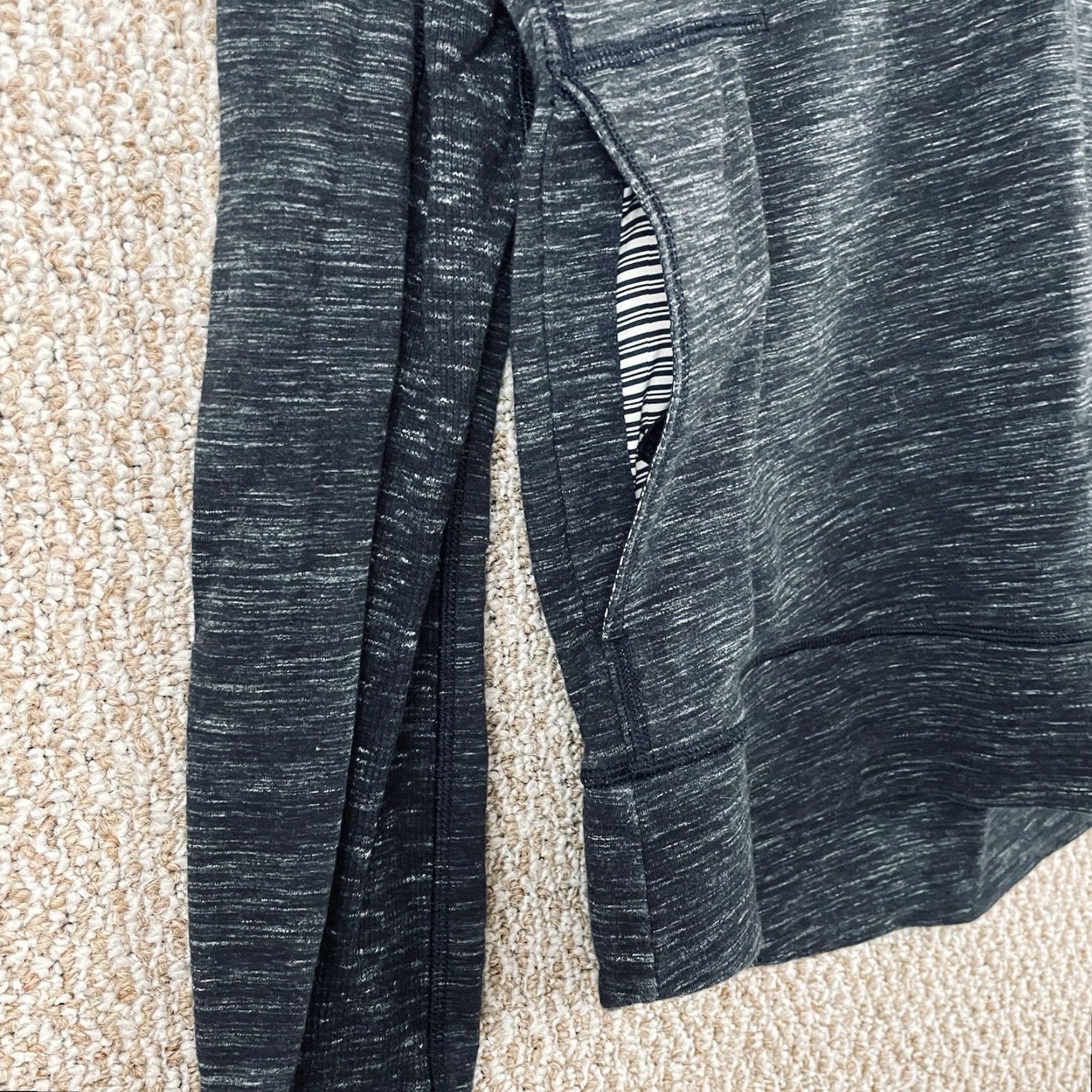Lululemon Lululemon Sweatshirt Women’s 10 Crewneck Heathered Gray Black 375 Pullover Long Sleeve Activewear Breathable Pockets Size L / US 10 / IT 46 - 6 Thumbnail