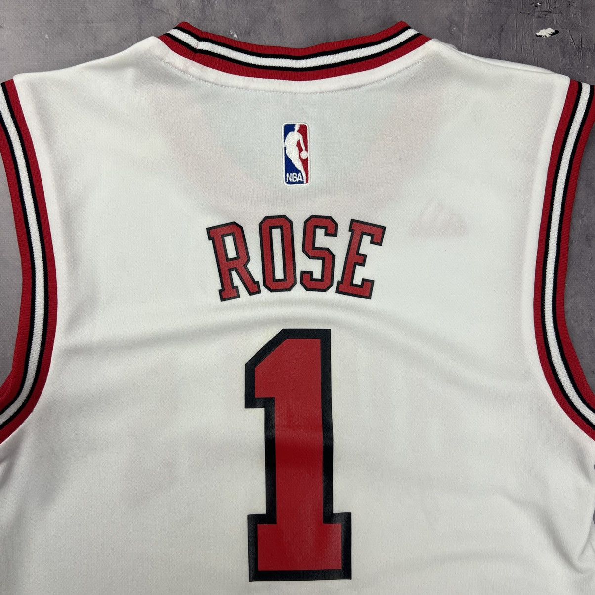 Adidas Rare! Derick Rose 1 Adidas Chicago Bulls Jersey Tank Top Size US M / EU 48-50 / 2 - 14 Thumbnail