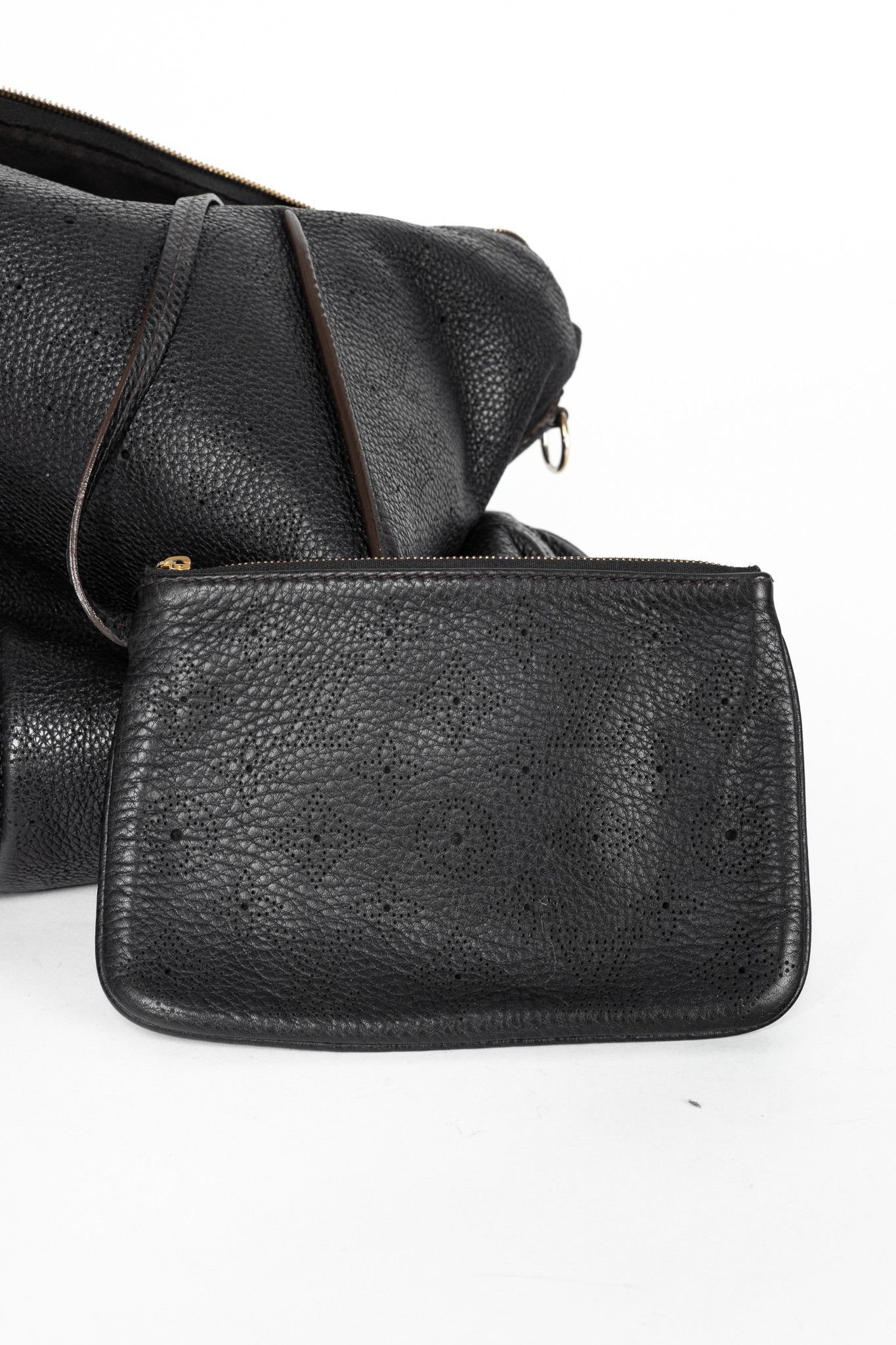 Louis Vuitton Louis Vuitton Selene MM Black Mahina Leather Hobo Size ONE SIZE - 13 Thumbnail