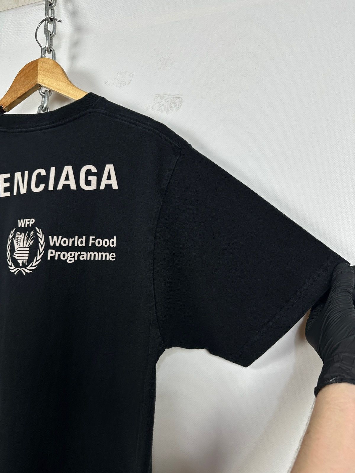 Balenciaga Balenciaga WFP World Wood Programme Supports Black T-Shirt Size US L / EU 52-54 / 3 - 8 Thumbnail