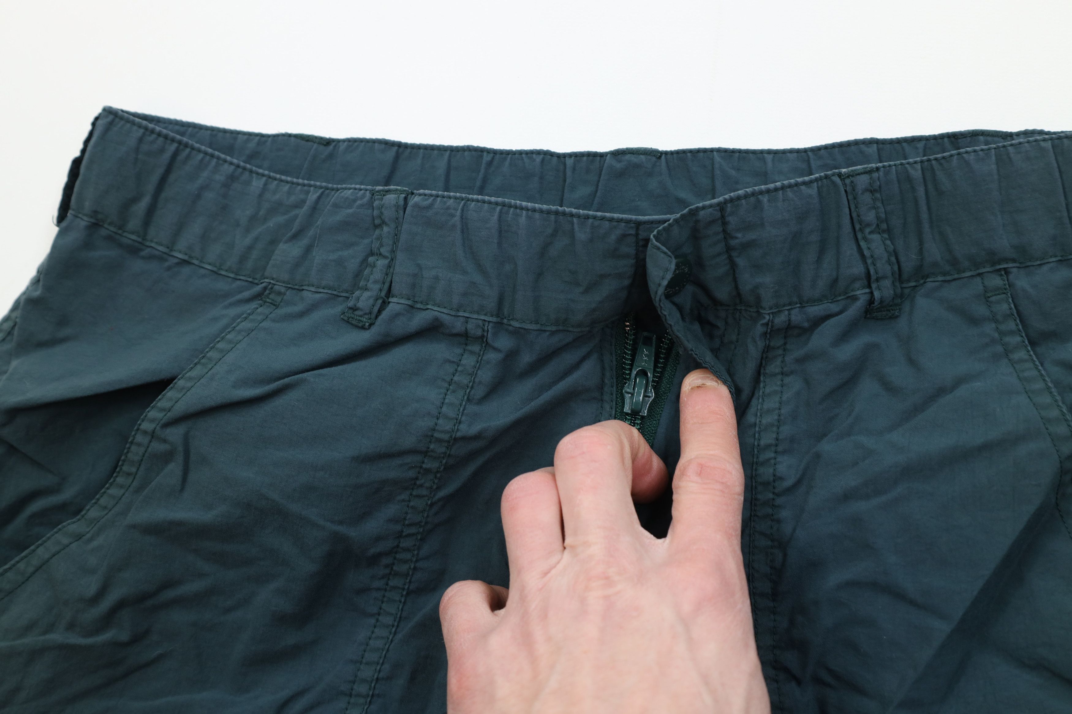 Cabelas Vintage 90s Cabelas Above Knee Trekking Cargo Shorts Green Size US 32 / EU 48 - 7 Thumbnail